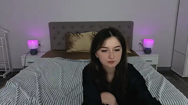 CyrenaLuxe online show from April 15, 2026, 5:31 pm