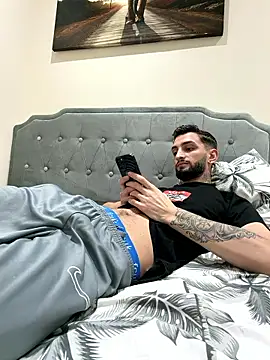 Juliann69Ramiro online show from January 19, 2026, 3:21 am