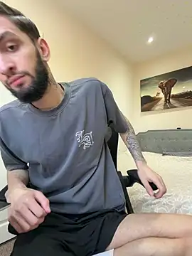 Juliann69Ramiro online show from April 5, 2026, 5:21 pm