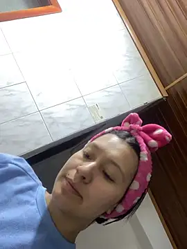 MiaFox 03 online show from April 26, 2026, 5:27 am