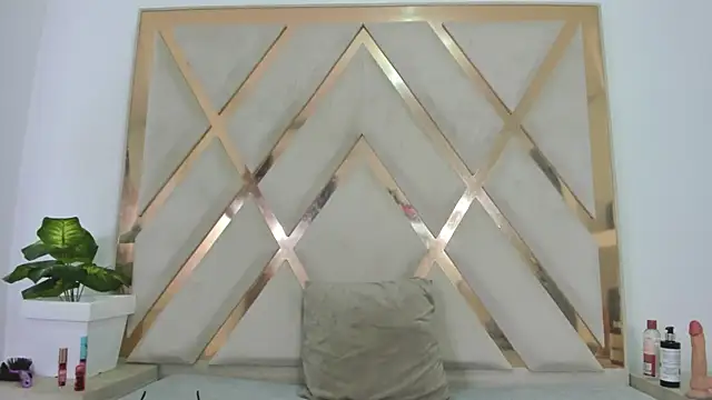 Selenaasm online show from April 22, 2026, 9:05 pm