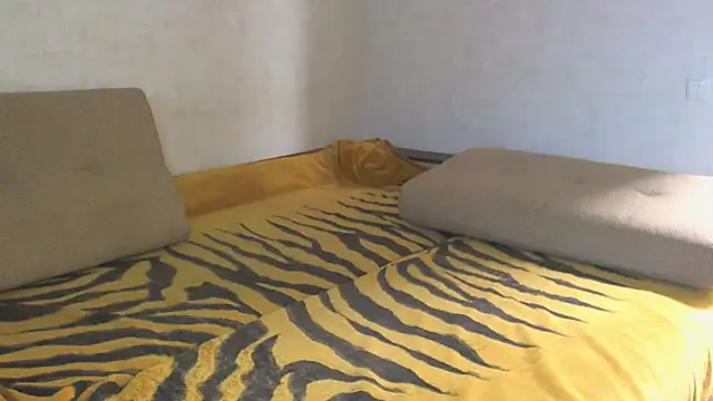 ArianaxSky online show from November 16, 2025, 12:11 pm