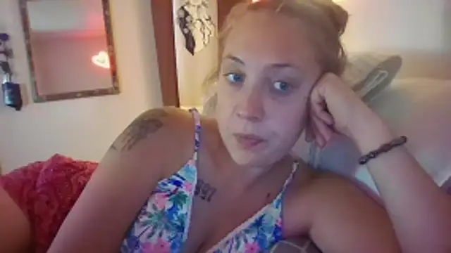dixielover1229 online show from June 15, 2026, 10:45 pm