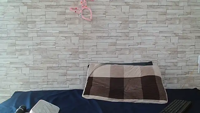 Yellowmellow01 online show from April 19, 2026, 9:30 am