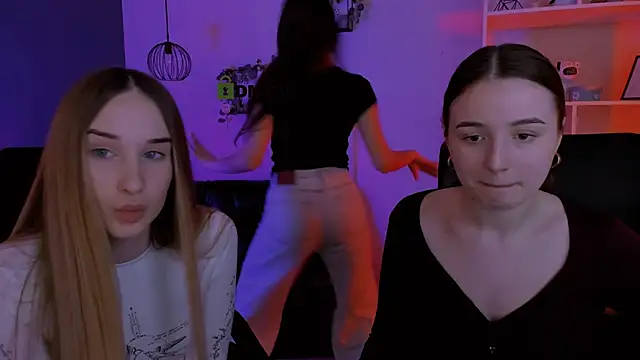 mila firee online show from April 21, 2026, 7:58 am