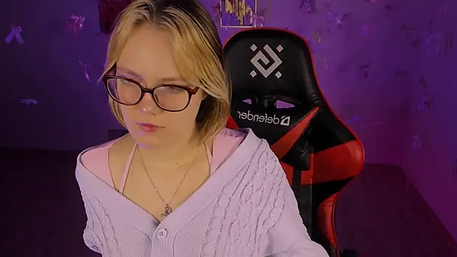 Snapshot of madeline_doll chatting on February 20, 2026, 4:31 am madeline doll online show from February 20, 2026, 4:31 am