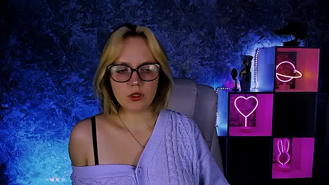 Snapshot of madeline_doll chatting on March 4, 2026, 4:51 am madeline doll online show from March 4, 2026, 4:51 am