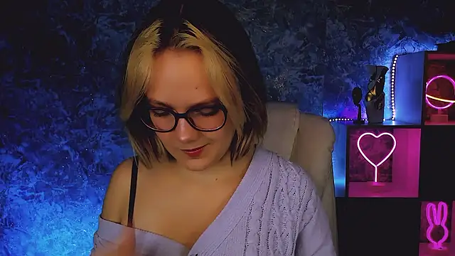 Snapshot of madeline_doll chatting on March 5, 2026, 8:32 am madeline doll online show from March 5, 2026, 8:32 am