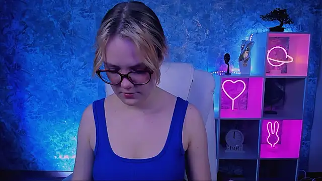 Snapshot of madeline_doll chatting on March 14, 2026, 8:36 pm madeline doll online show from March 14, 2026, 8:36 pm