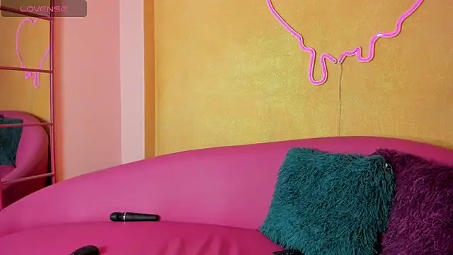 EVANGELIINE 21 online show from April 19, 2026, 8:00 pm