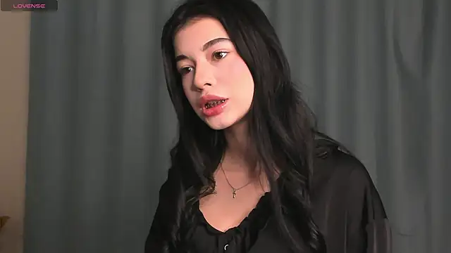 LisaColee online show from April 6, 2026, 8:32 pm