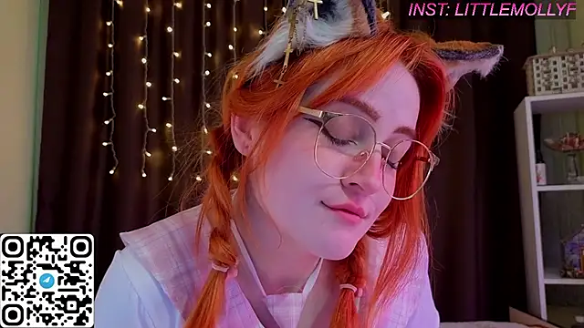 LittleFoxHole online show from July 5, 2026, 4:52 am
