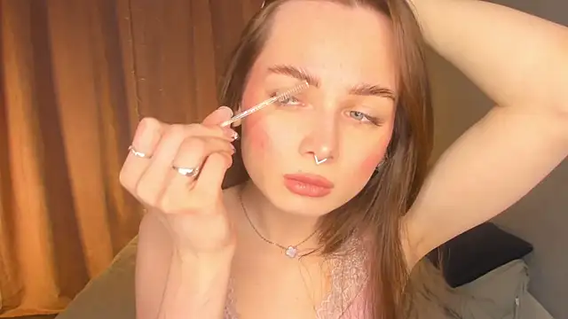 YvonneRobes online show from April 18, 2026, 7:07 pm