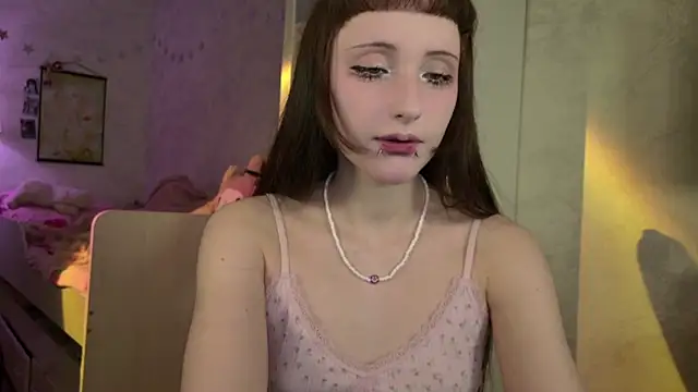 MiraJades online show from April 25, 2026, 9:12 pm