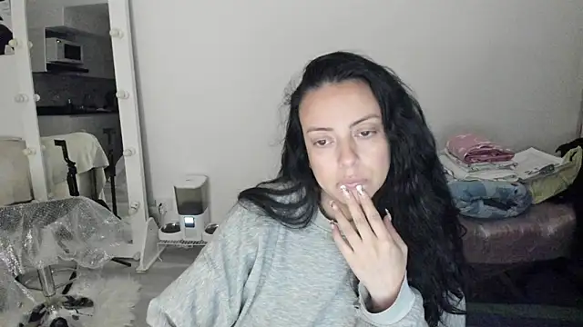 antonellablake  online show from April 28, 2026, 4:06 am