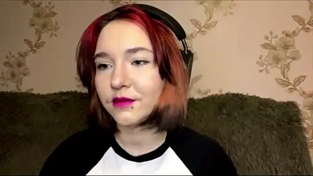 EmilyVeiro online show from March 7, 2026, 5:43 pm