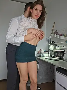 Snapshot of Lovebackground chatting on December 16, 2025, 10:09 am Lovebackground online show from December 16, 2025, 10:09 am