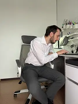 Snapshot of Lovebackground chatting on March 4, 2026, 8:42 am Lovebackground online show from March 4, 2026, 8:42 am