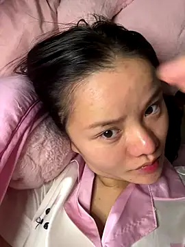 leo-kitty online show from December 17, 2025, 5:02 am