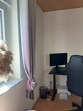 ScarletVixenLive online show from April 23, 2026, 12:29 pm