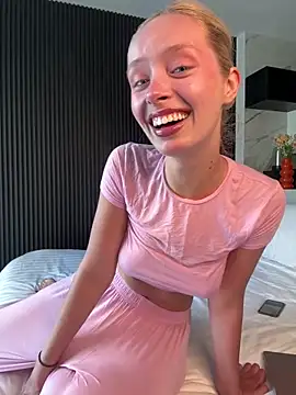 SunnyShiney online show from February 23, 2026, 9:39 am