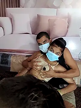 Snapshot of realcouple71 chatting on June 20, 2026, 7:22 am realcouple71 online show from June 20, 2026, 7:22 am