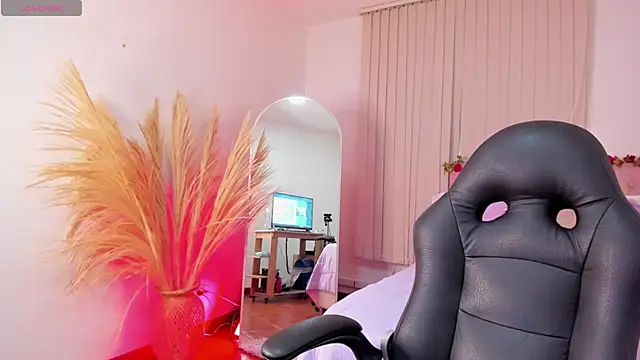 Isa Emm online show from December 16, 2025, 7:08 pm