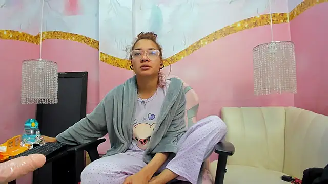 Jadde Greyy  online show from April 19, 2026, 12:04 pm