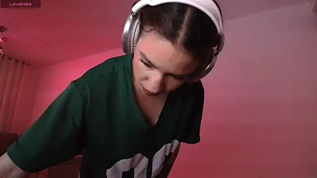 alina lee online show from April 13, 2026, 1:55 am