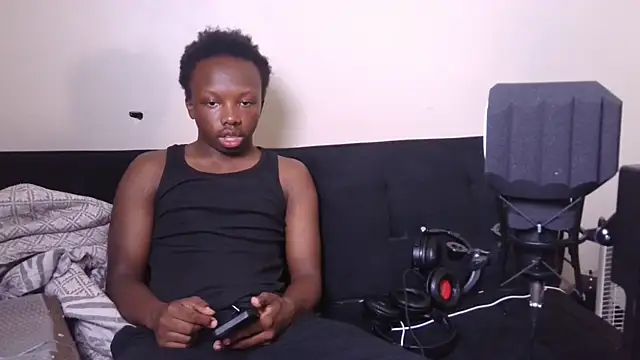 YourLittleBoyfriend online show from June 6, 2026, 1:21 am
