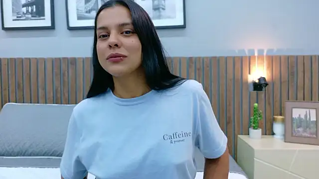 Mia Bellefort online show from February 6, 2026, 7:50 pm