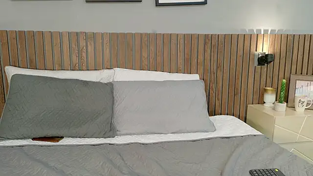 Mia Bellefort online show from April 21, 2026, 2:51 am