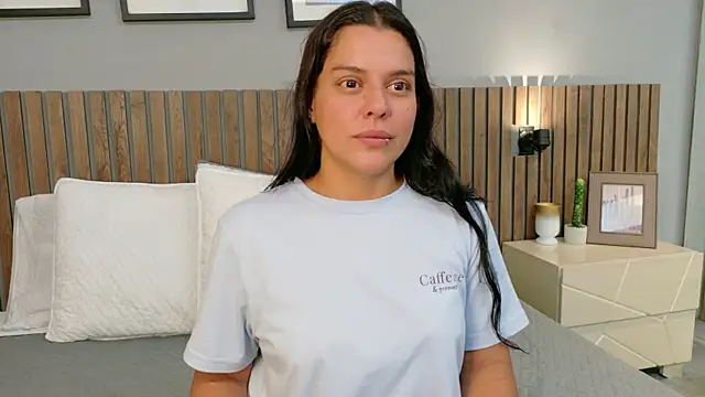 Mia Bellefort online show from April 21, 2026, 8:34 pm