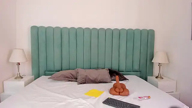 Scarlett  Noir online show from April 11, 2026, 4:00 pm