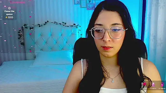 emmalove doll online show from March 4, 2026, 12:16 am