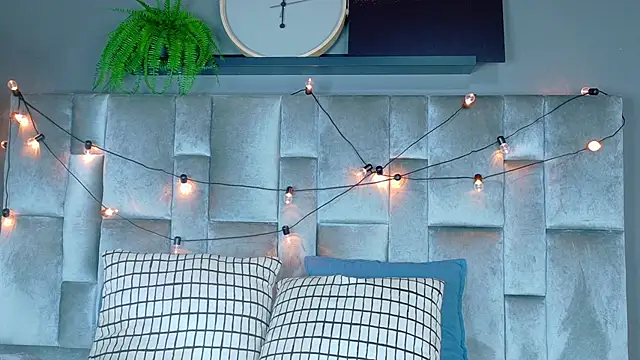 Miia Anderson online show from March 2, 2026, 12:12 pm