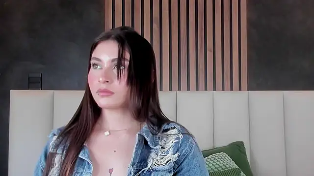 Miia Anderson online show from April 7, 2026, 12:16 pm