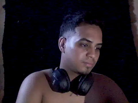 Snapshot of The_boysexy chatting on May 6, 2026, 4:41 am The boysexy online show from May 6, 2026, 4:41 am