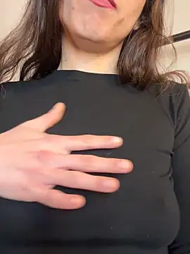 Snapshot of YourSlutQueen chatting on March 6, 2026, 9:50 am YourSlutQueen online show from March 6, 2026, 9:50 am