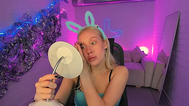 AprilChambers online show from February 3, 2026, 9:47 am