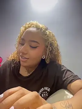 Starlights online show from April 26, 2026, 11:35 pm