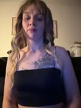 Snapshot of bluntbeautyxo chatting on April 2, 2026, 3:59 am bluntbeautyxo online show from April 2, 2026, 3:59 am