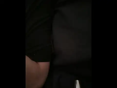 Snapshot of bluntbeautyxo chatting on May 22, 2026, 3:46 am bluntbeautyxo online show from May 22, 2026, 3:46 am