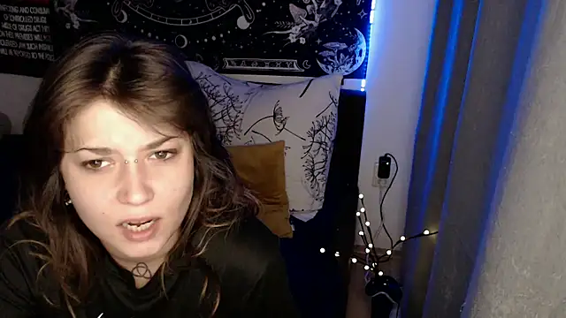 AlienforTwenty online show from June 4, 2026, 2:39 am