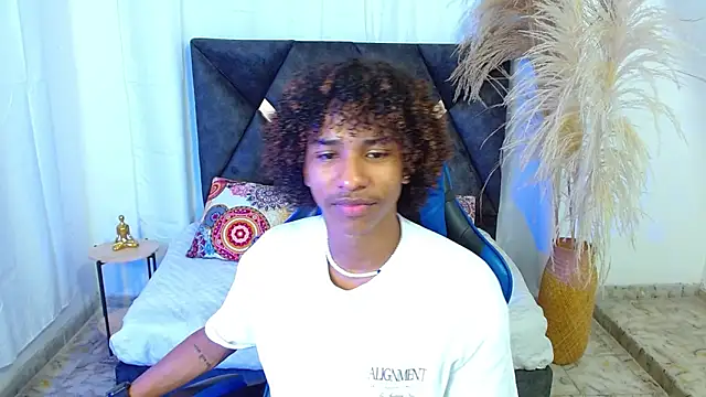 angelll18  online show from February 20, 2026, 8:42 pm