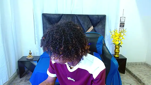 angelll18  online show from July 13, 2026, 8:33 pm