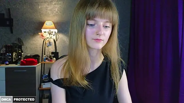 Miss Alisa  online show from July 5, 2026, 7:54 pm