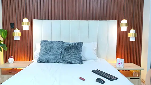 Carrie GB online show from April 18, 2026, 1:04 pm