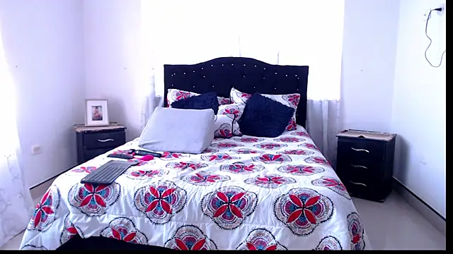 Naomy Mature online show from April 1, 2026, 12:39 pm