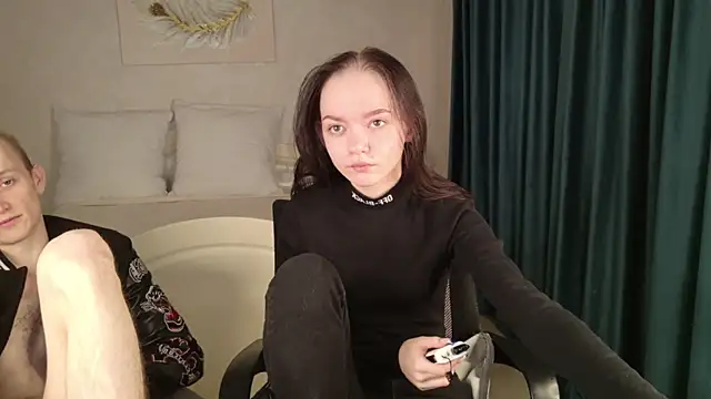 WeksaMur online show from April 21, 2026, 7:06 pm